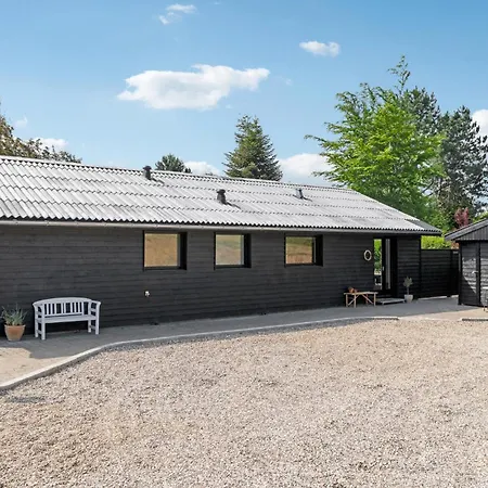 3 Bedroom Awesome In Ferienhaus Vejby
